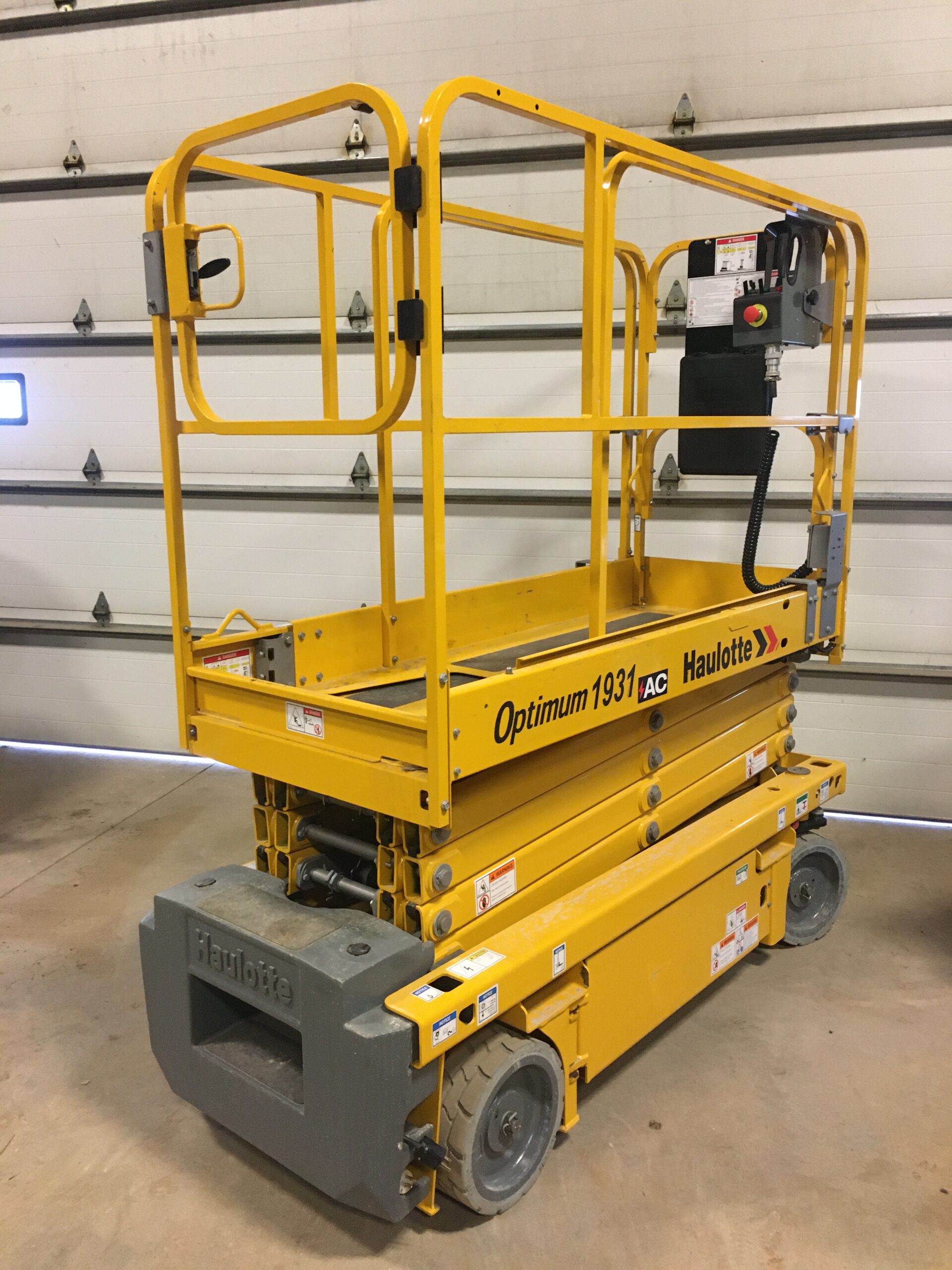 19ft Scissor Lift Image