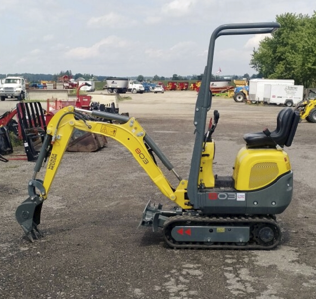 Mini Excavator 28 inch, 0.8 tonne Image