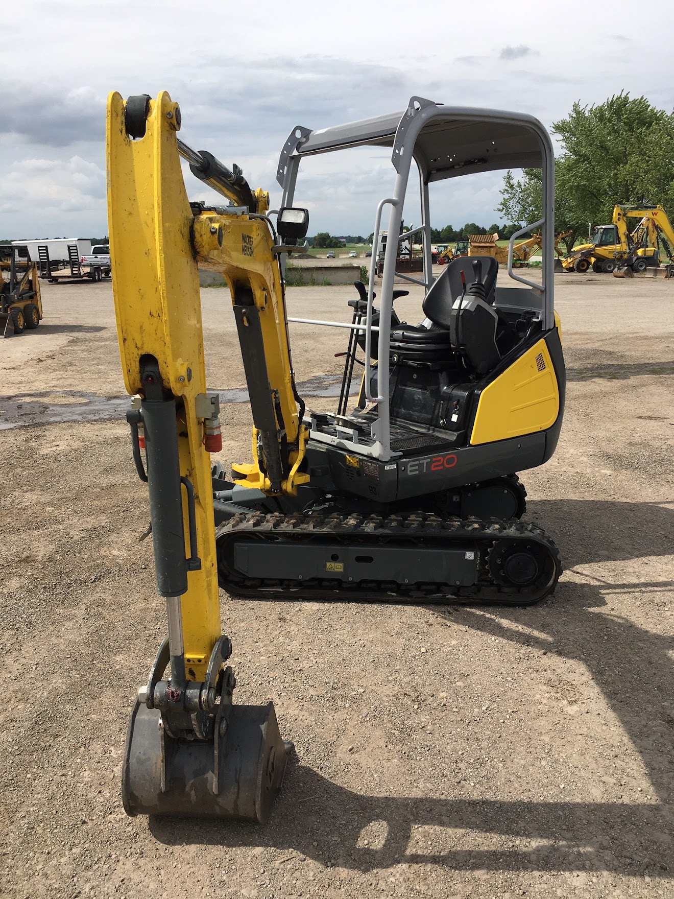 Mini Excavator 39 inch, 2.0 tonne Image